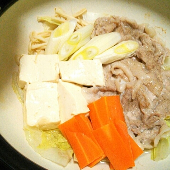 めちゃ簡単!!豚とたっぷりお野菜の土鍋蒸ししゃぶ♡